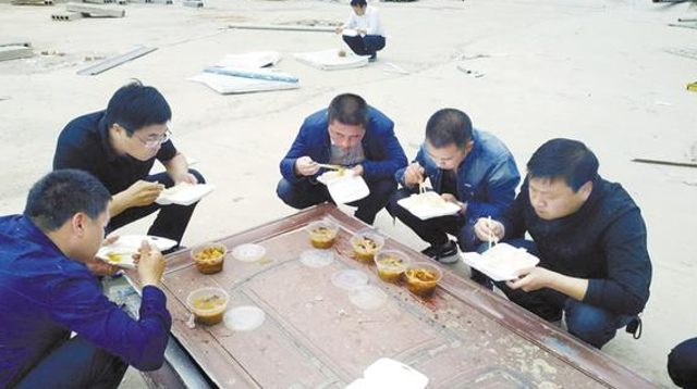 為了“創(chuàng)衛(wèi)”，他們蠻拼的