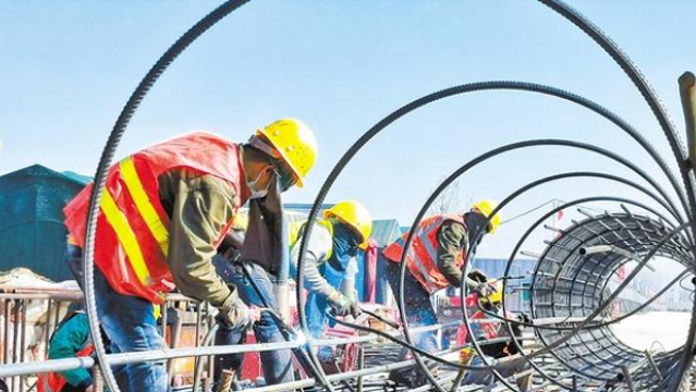 致敬！高溫下的建設(shè)者